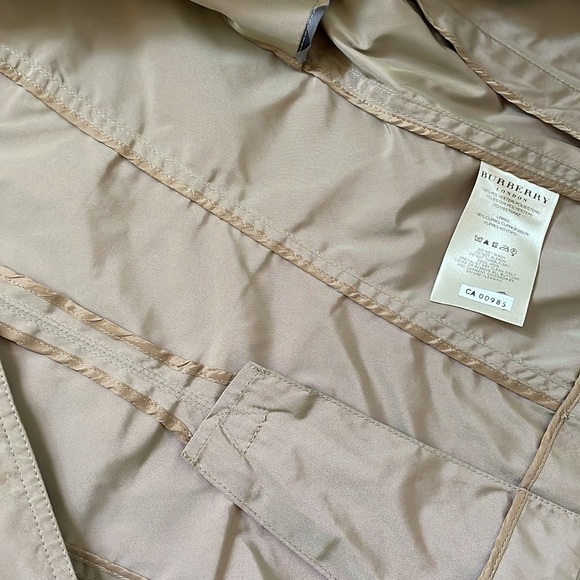 Womens/teen Burberry short trench jacket - Picture 8 of 8